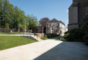PLACE CENTRALE MAIRIE-ABBATIALE-FRUITIER
